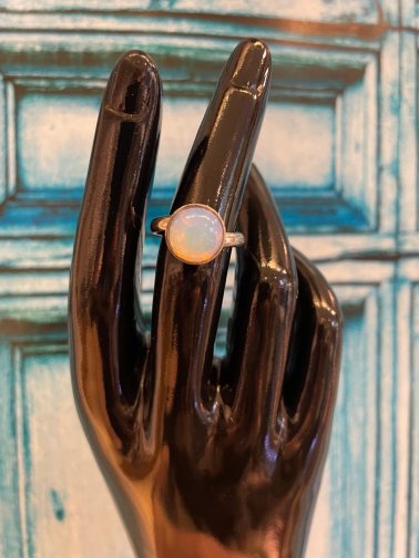 Kuukivi terässormus