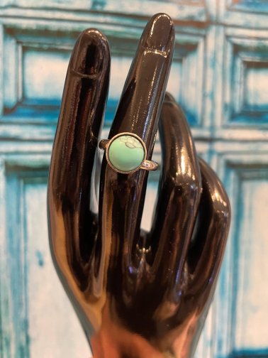 Turkoosi luonnonkivisormus